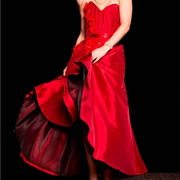 Bone and Busk Couture Corset Dress. Like new, minor signs of wear - Picture 3 of 3